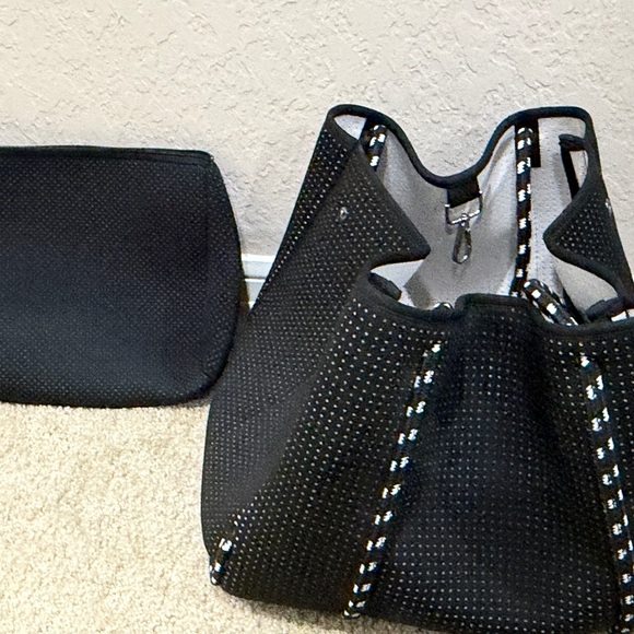 Black strap bag w/ attached zipper bag - Picture 2 of 6